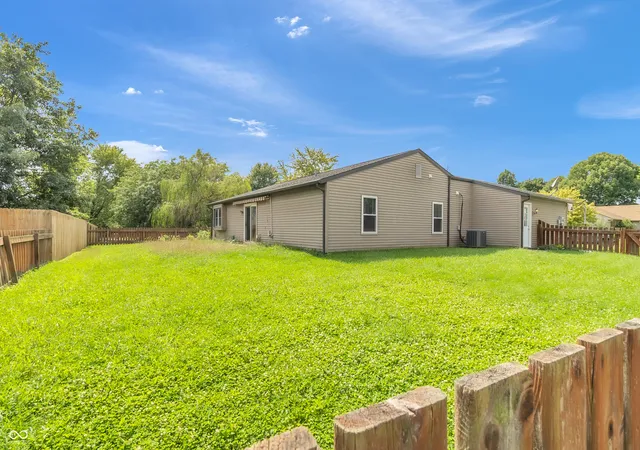 Photo 4 of Single family home for sale at 371 Watercrest Way, Avon, IN 46123 | MLS# 22120340 | Listing updated on 2026-09-17