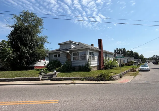 Photo 3 of Sale Pending at 222 Lincoln Ave, Bedford, IN 47421 | MLS# 22120344 | Listing updated on 2026-10-02