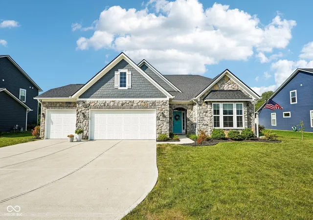 Photo 2 of Single family home for sale at 11814 Brambling Ln, Noblesville, IN 46060 | MLS# 22120347 | Listing updated on 2026-09-28