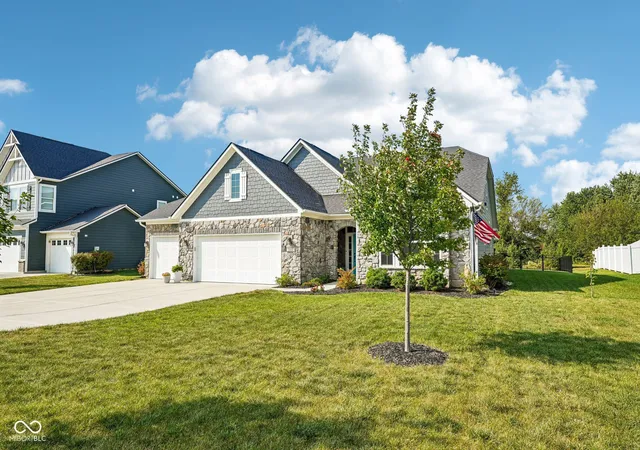 Photo 3 of Single family home for sale at 11814 Brambling Ln, Noblesville, IN 46060 | MLS# 22120347 | Listing updated on 2026-09-28
