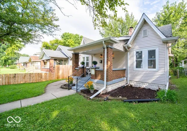 2nd image of 4012 E 11th St, Indianapolis, IN 46201 | MLS# 22120358