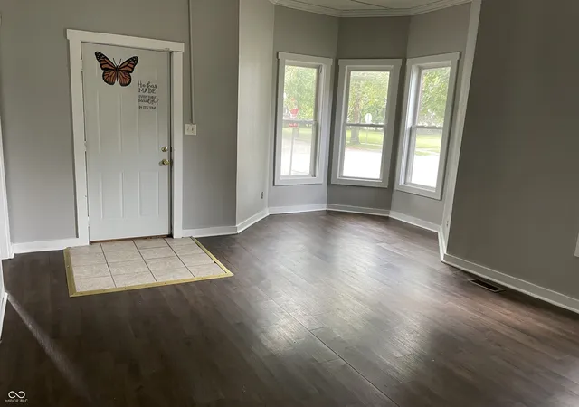 Photo 1 of Sale Pending at 900 Locust St, Terre Haute, IN 47807 | MLS# 22120359 | Listing updated on 2026-08-31