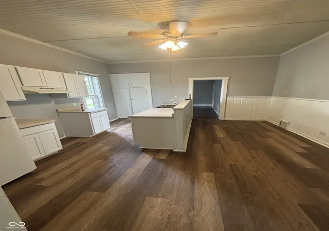 Photo 2 of Sale Pending at 900 Locust St, Terre Haute, IN 47807 | MLS# 22120359 | Listing updated on 2026-08-31