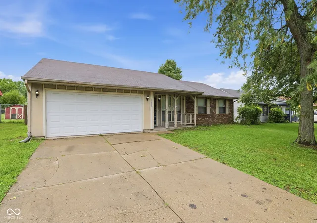 2nd image of 3242 Pawnee Dr, Indianapolis, IN 46235 | MLS# 22120360