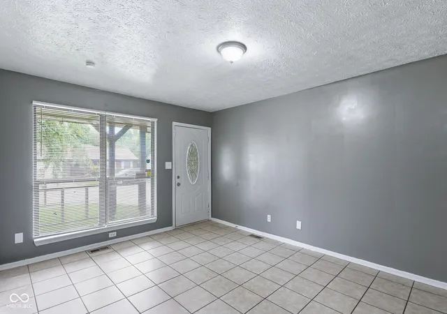 4th image of 3242 Pawnee Dr, Indianapolis, IN 46235 | MLS# 22120360