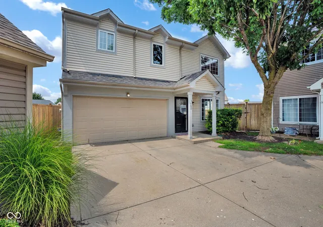 1st image of 780 Mountain Pine Dr, Greenwood, IN 46143 | MLS# 22120364