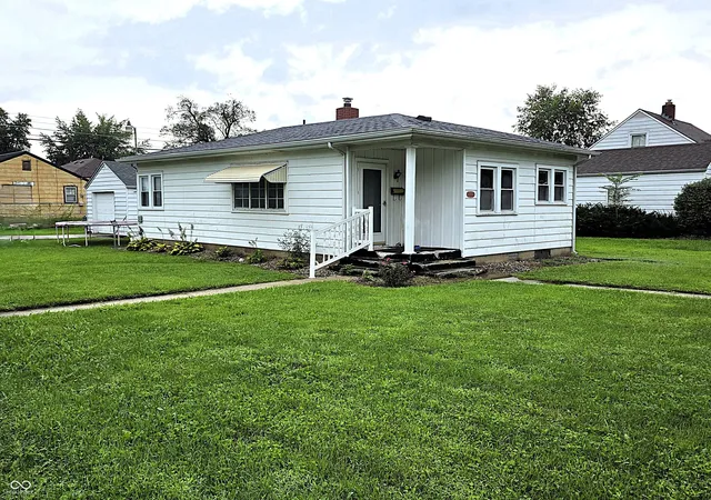 1st image of 30 W 39th St, Anderson, IN 46013 | MLS# 22120369