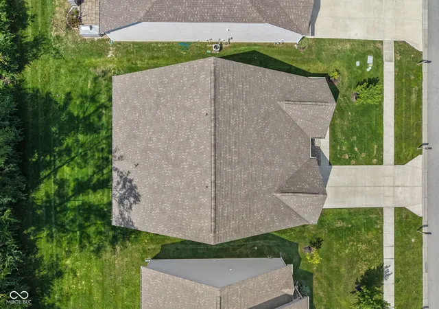 3rd image of 2537 Riviera Pl, Greenwood, IN 46143 | MLS# 22120374