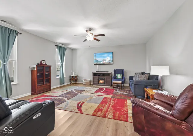 4th image of 2537 Riviera Pl, Greenwood, IN 46143 | MLS# 22120374