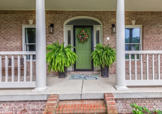 Photo 2 of Single family home for sale at 7721 Shagbark Ct, Brownsburg, IN 46112 | MLS# 22120399 | Listing updated on 2026-09-24