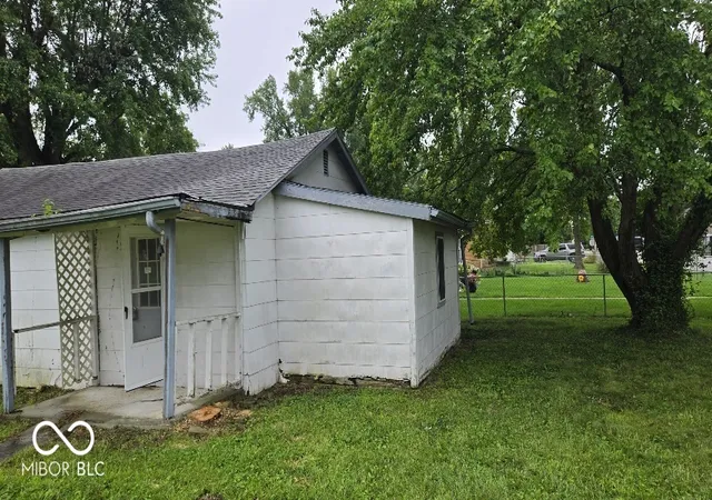 2nd image of 1110 Lincoln St, Shelbyville, IN 46176 | MLS# 22120406