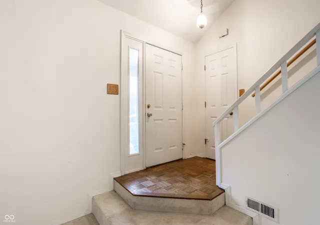 Photo 3 of Condo for sale at 9103 Cinnebar Dr, Indianapolis, IN 46268 | MLS# 22120408 | Listing updated on 2026-10-04