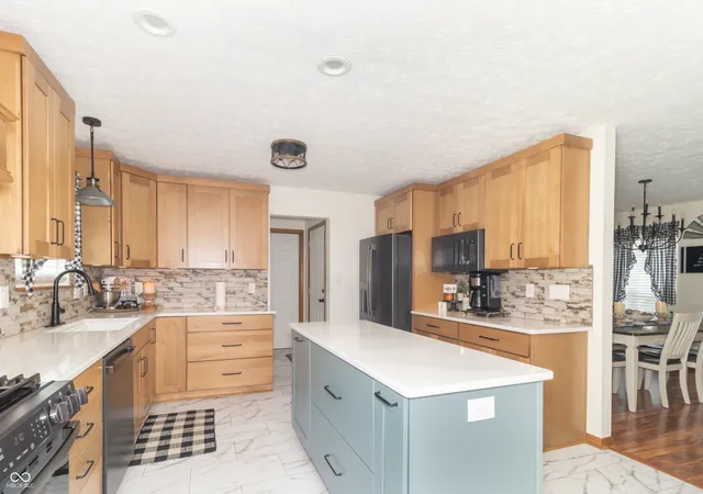 Photo 3 of Single family home for sale at 1518 Pippin Dr, Greenfield, IN 46140 | MLS# 22120409 | Listing updated on 2026-10-06