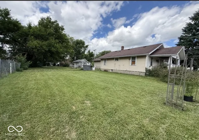 3rd image of 1704 W 9Th St, Muncie, IN 47302 | MLS# 22120411