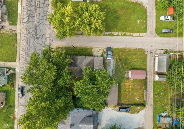 Photo 3 of Single family home for sale at 2202 Columbus Ave, Anderson, IN 46016 | MLS# 22120419 | Listing updated on 2026-09-11
