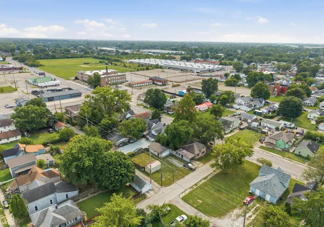 Photo 3 of Single family home for sale at 2202 Columbus Ave, Anderson, IN 46016 | MLS# 22120419 | Listing updated on 2026-10-08