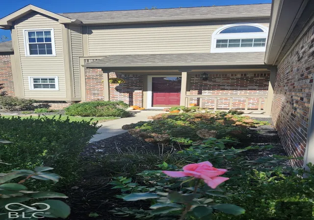Photo 2 of Single family home for sale at 7730 Holw Ridge Cir, Indianapolis, IN 46256 | MLS# 22120431 | Listing updated on 2026-10-24