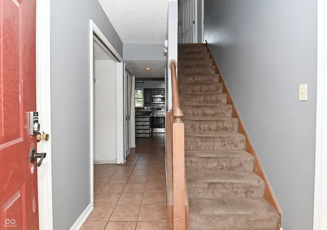 Photo 2 of Single family home for sale at 1674 Park Hl Dr, Indianapolis, IN 46229 | MLS# 22120434 | Listing updated on 2026-10-29