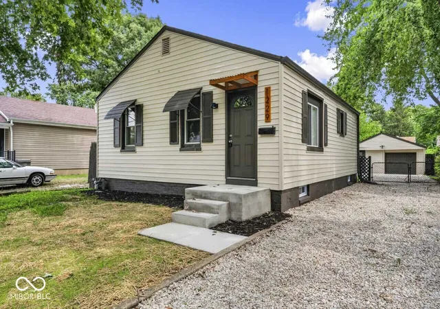 2nd image of 1229 N Somerset Ave, Indianapolis, IN 46222 | MLS# 22120436