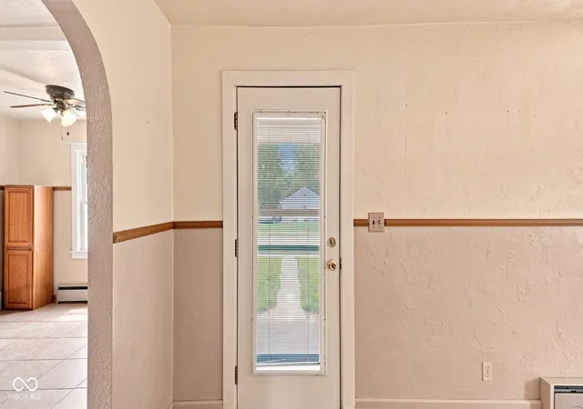 Photo 4 of Single family home for sale at 816 E Sigler St, Frankton, IN 46044 | MLS# 22120452 | Listing updated on 2026-09-18