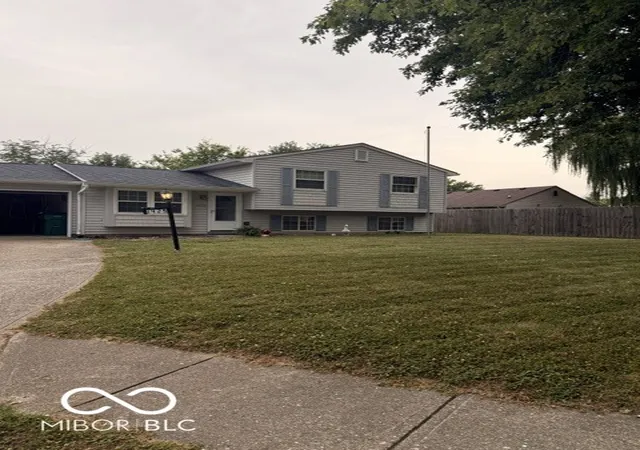 2nd image of 1429 Leblanc Ct, Franklin, IN 46131 | MLS# 22120456