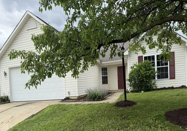 1st image of 1009 Springwater Rd, Kokomo, IN 46902 | MLS# 22120457