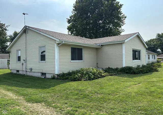 Photo 2 of Sale Pending at 407 E Log St, Carthage, IN 46115 | MLS# 22120469 | Listing updated on 2026-08-31
