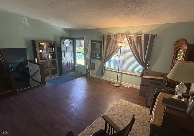 Photo 2 of Single family home for sale at 5619 Somers Dr, Indianapolis, IN 46237 | MLS# 22120493 | Listing updated on 2026-08-25