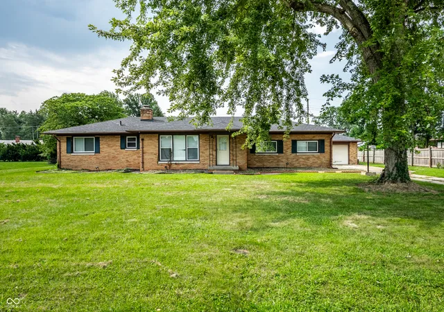 Photo 1 of Single family home for sale at 1015 Elizabeth Ln, Terre Haute, IN 47802 | MLS# 22120502 | Listing updated on 2026-08-29
