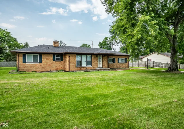Photo 2 of Single family home for sale at 1015 Elizabeth Ln, Terre Haute, IN 47802 | MLS# 22120502 | Listing updated on 2026-08-29