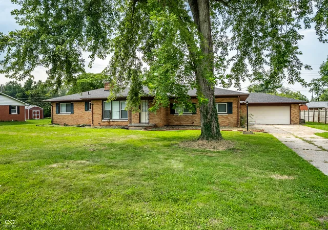 Photo 2 of Single family home for sale at 1015 Elizabeth Ln, Terre Haute, IN 47802 | MLS# 22120502 | Listing updated on 2026-08-29