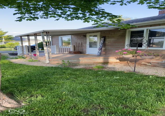 Photo 2 of Sale Pending at 1121 W Washington Ave, Shelbyville, IN 46176 | MLS# 22120510 | Listing updated on 2026-09-25