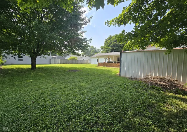 Photo 3 of Sale Pending at 1121 W Washington Ave, Shelbyville, IN 46176 | MLS# 22120510 | Listing updated on 2026-09-25