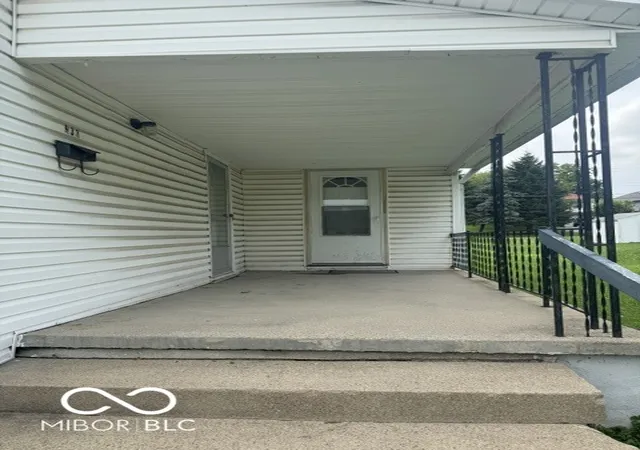 3rd image of 933 Shelby St, Shelbyville, IN 46176 | MLS# 22120517