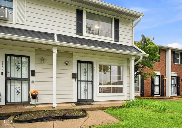 Photo 3 of Sale Pending at 4907 Mount Vernon Dr, Indianapolis, IN 46227 | MLS# 22120529 | Listing updated on 2026-09-23