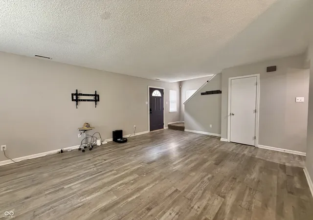 Photo 4 of Single family home for sale at 4483 Connaught E D, Plainfield, IN 46168 | MLS# 22120532 | Listing updated on 2026-09-22