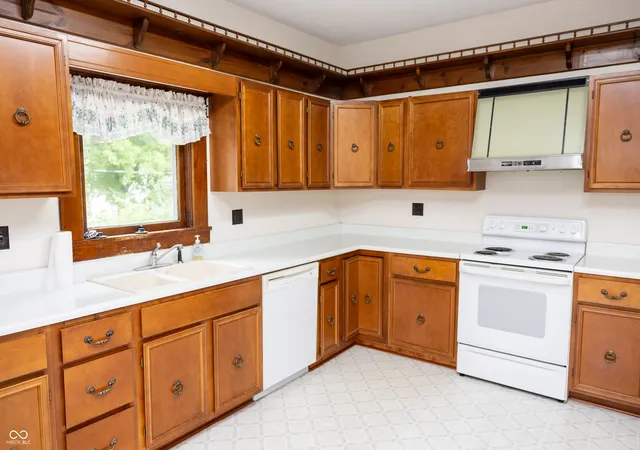 Photo 3 of Single family home for sale at 111 N Grant Ave, Crawfordsville, IN 47933 | MLS# 22120544 | Listing updated on 2026-08-25