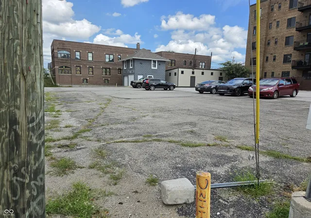 1st image of 841 N Delaware St, Indianapolis, IN 46204 | MLS# 22120549