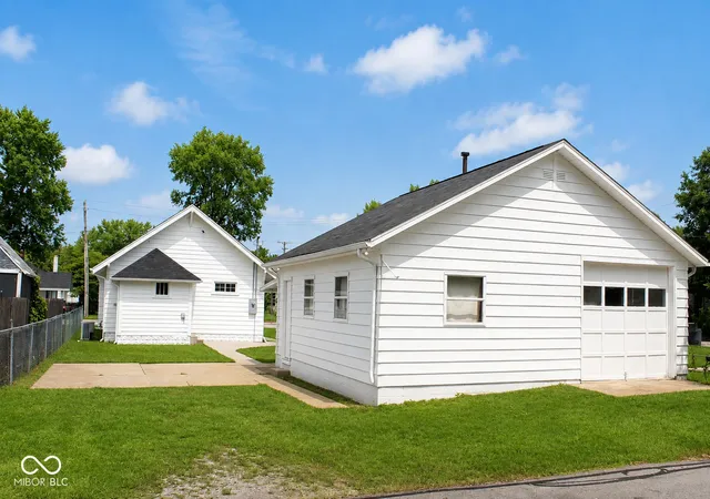 2nd image of 1707 W 8th St, Anderson, IN 46016 | MLS# 22120552