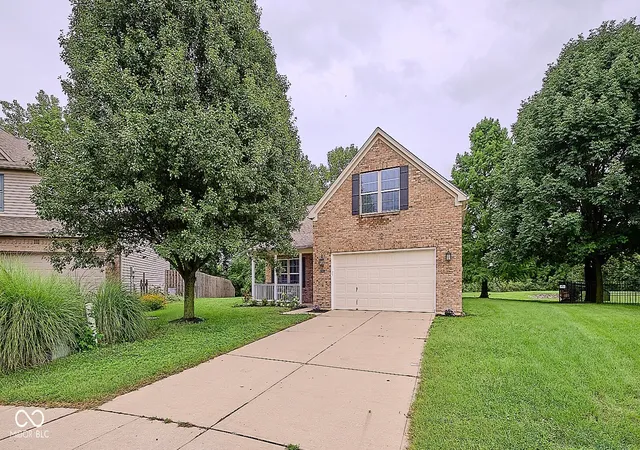 Photo 3 of Single family home for sale at 1563 Dale Ct, Greenfield, IN 46140 | MLS# 22120553 | Listing updated on 2026-10-01
