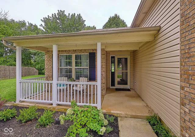 Photo 3 of Single family home for sale at 1563 Dale Ct, Greenfield, IN 46140 | MLS# 22120553 | Listing updated on 2026-10-01