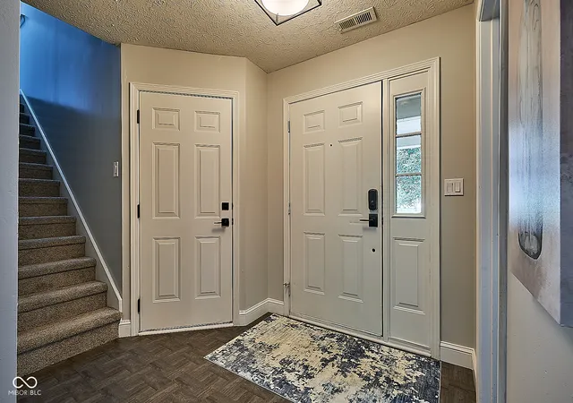 Photo 4 of Single family home for sale at 1563 Dale Ct, Greenfield, IN 46140 | MLS# 22120553 | Listing updated on 2026-10-01