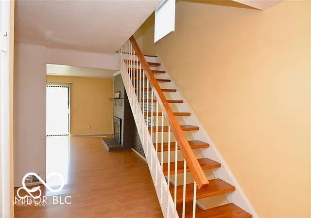 3rd image of 7445 Countrybrook Dr, Indianapolis, IN 46260 | MLS# 22120554