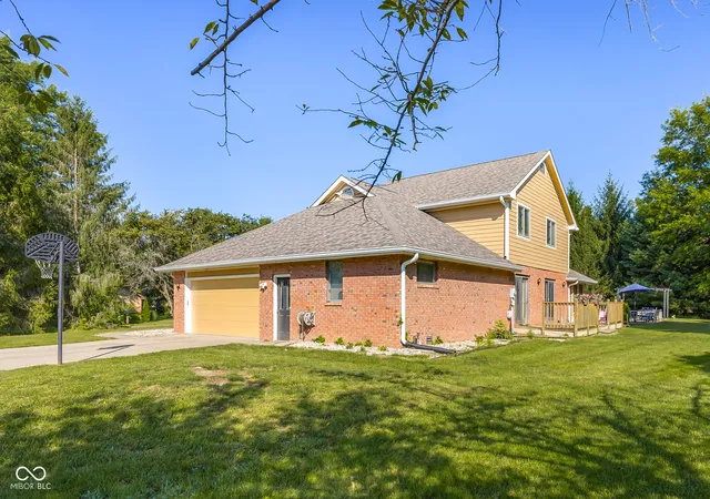3rd image of 1001 Butternut Dr, Columbus, IN 47201 | MLS# 22120578