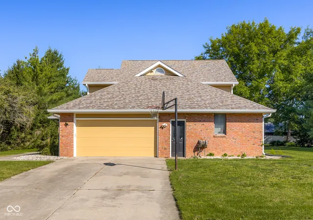 4th image of 1001 Butternut Dr, Columbus, IN 47201 | MLS# 22120578