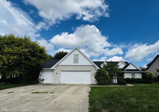 2nd image of 1071 Bennington Ct, Greenwood, IN 46143 | MLS# 22120596