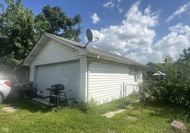 Photo 3 of Single family home for sale at 2208 W Minnesota St, Indianapolis, IN 46221 | MLS# 22120599 | Listing updated on 2026-08-19