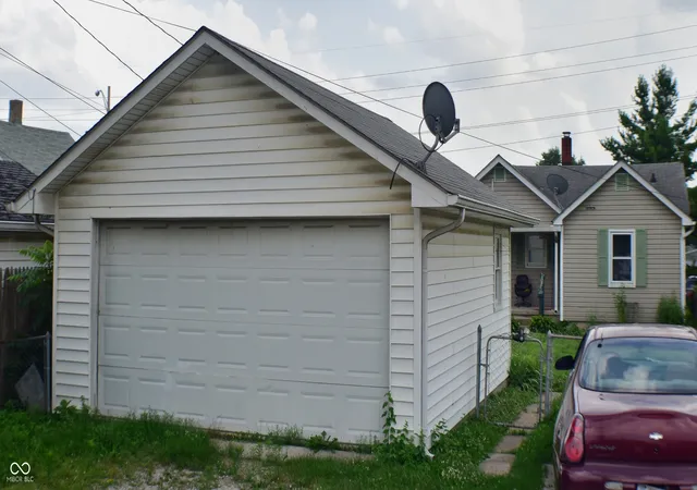 Photo 4 of Single family home for sale at 2208 W Minnesota St, Indianapolis, IN 46221 | MLS# 22120599 | Listing updated on 2026-08-19