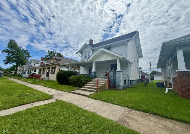 2nd image of 131 2nd St, Shelbyville, IN 46176 | MLS# 22120603