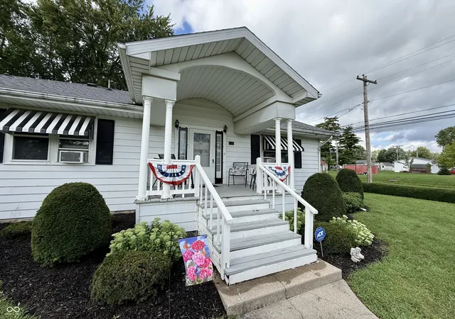 Photo 2 of Sale Pending at 716 E Sigler St, Frankton, IN 46044 | MLS# 22120604 | Listing updated on 2026-08-20